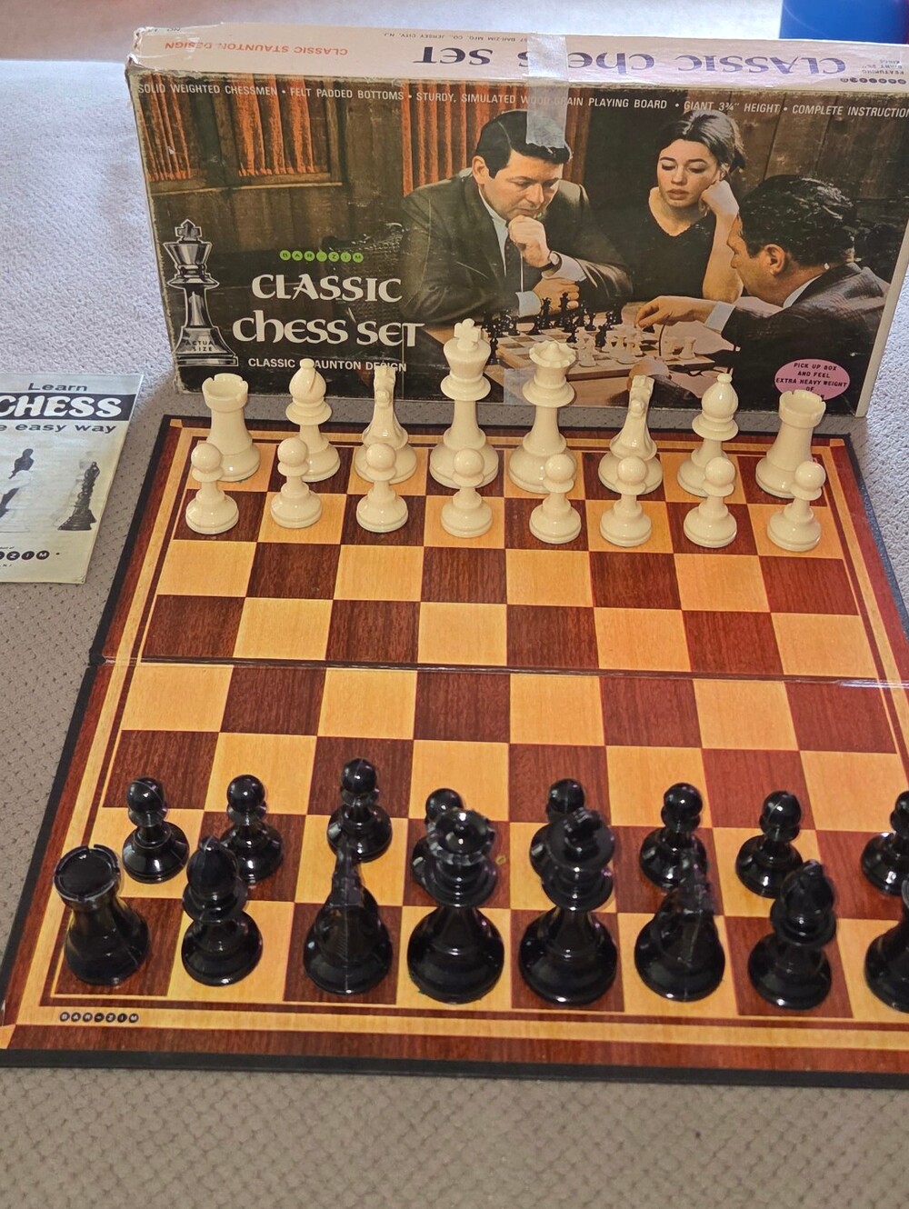 Vintage 1967 Bar-Zim Classic Chess Set Complete in box Staunton Design #1425.